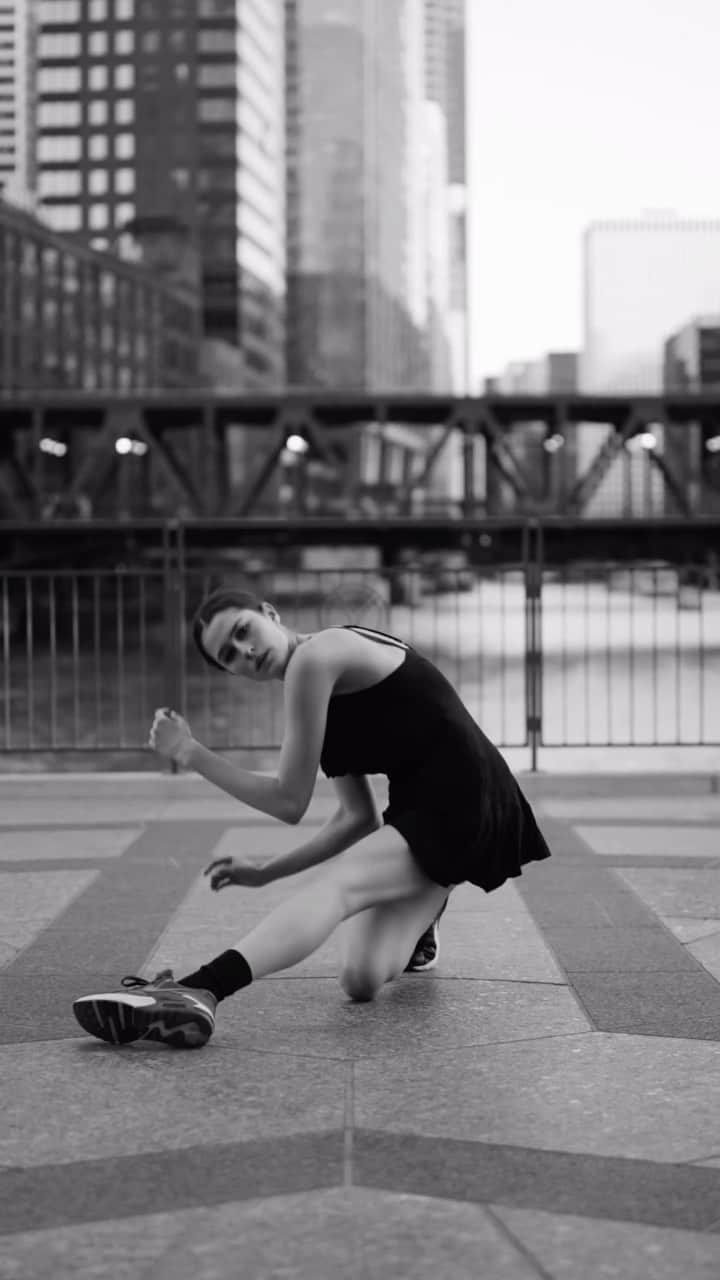 ballerina projectのインスタグラム：「Watch the full length version of this dance film at our YouTube channel. Link is in our account profile.   𝐁𝐚𝐬𝐢𝐚 𝐑𝐡𝐨𝐝𝐞𝐧 dances in the city of Chicago: part II @basia.rhoden #basiarhoden #ballerinaproject #dance #chicago #chicagoriver #ballerina   Ballerina Project 𝗹𝗮𝗿𝗴𝗲 𝗳𝗼𝗿𝗺𝗮𝘁 𝗹𝗶𝗺𝗶𝘁𝗲𝗱 𝗲𝗱𝘁𝗶𝗼𝗻 𝗽𝗿𝗶𝗻𝘁𝘀 and 𝗜𝗻𝘀𝘁𝗮𝘅 𝗰𝗼𝗹𝗹𝗲𝗰𝘁𝗶𝗼𝗻𝘀 on sale in our Etsy store. Link is located in our bio.  𝙎𝙪𝙗𝙨𝙘𝙧𝙞𝙗𝙚 to the 𝐁𝐚𝐥𝐥𝐞𝐫𝐢𝐧𝐚 𝐏𝐫𝐨𝐣𝐞𝐜𝐭 on Instagram to have access to exclusive and never seen before content. 🩰」