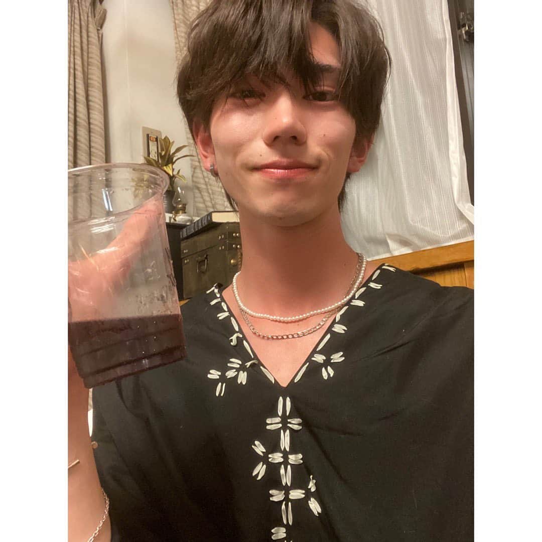 樋口晃平さんのインスタグラム写真 - (樋口晃平Instagram)「ドラマ体感予報にて、葉がお酒を飲むシーンがございましたが僕はお酒を飲むと目から順に顔が赤くなっていきます。  あ、明日3話ですね〜☺︎」8月30日 22時36分 - higuchi_kouhei1130