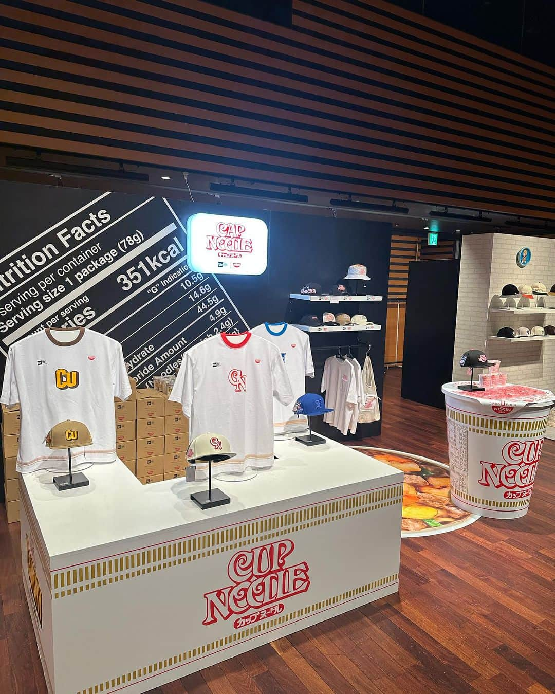 東江雄斗さんのインスタグラム写真 - (東江雄斗Instagram)「NEW ERA® SPRING & SUMMER 2024 EXHIBITION  今回も素晴らしい展示会にご招待いただきありがとうございます😊  そしてこの度、2024年の春夏物のパフォーマンスアパレルのPVにハンドボールが採用されています‼️ 打ち合わせから参加させていただき、仕上がりも迫力があってめちゃくちゃカッコよくなっています🫣🫣  @newerajapan さんの直営店やスポーツ量販店などで、来年の2月以降に流れる予定です👀  @komadai0119 @ynyouichi  いつもありがとうございます！！ 今後ともよろしくお願いいたします🫡  #newera  #newerajapan  #展示会 #performanceapparel  #handball」8月30日 22時37分 - yutoagarie