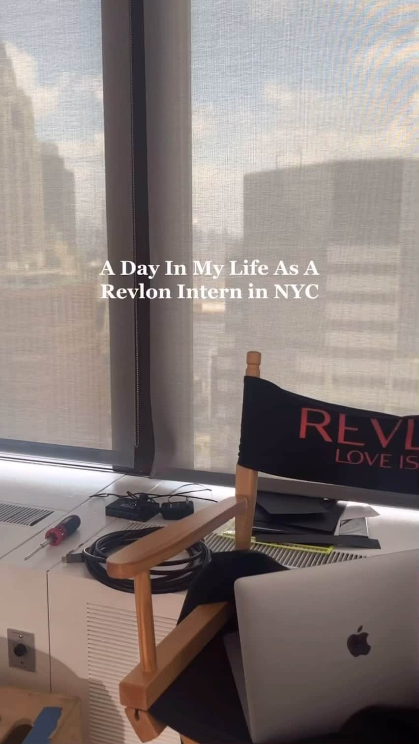Revlonのインスタグラム：「A peek into a day in the life at Revlon HQ from our Summer Social Media Marketing Intern, Taylor! 🫶」