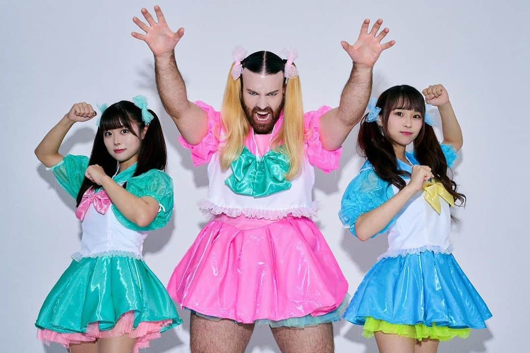 レディビアードさんのインスタグラム写真 - (レディビアードInstagram)「BABYBEARD….  AN ADORABLE ASSAULT ON THE SENSES 💚🩷🩵」8月30日 22時50分 - ladybeard_japan