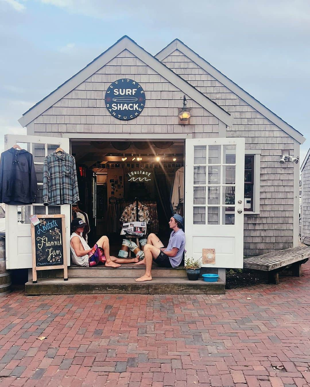 アンディ・ドーフマンさんのインスタグラム写真 - (アンディ・ドーフマンInstagram)「But which is the most Nantucket-y of the photos? ⚓️」8月30日 22時43分 - andidorfman