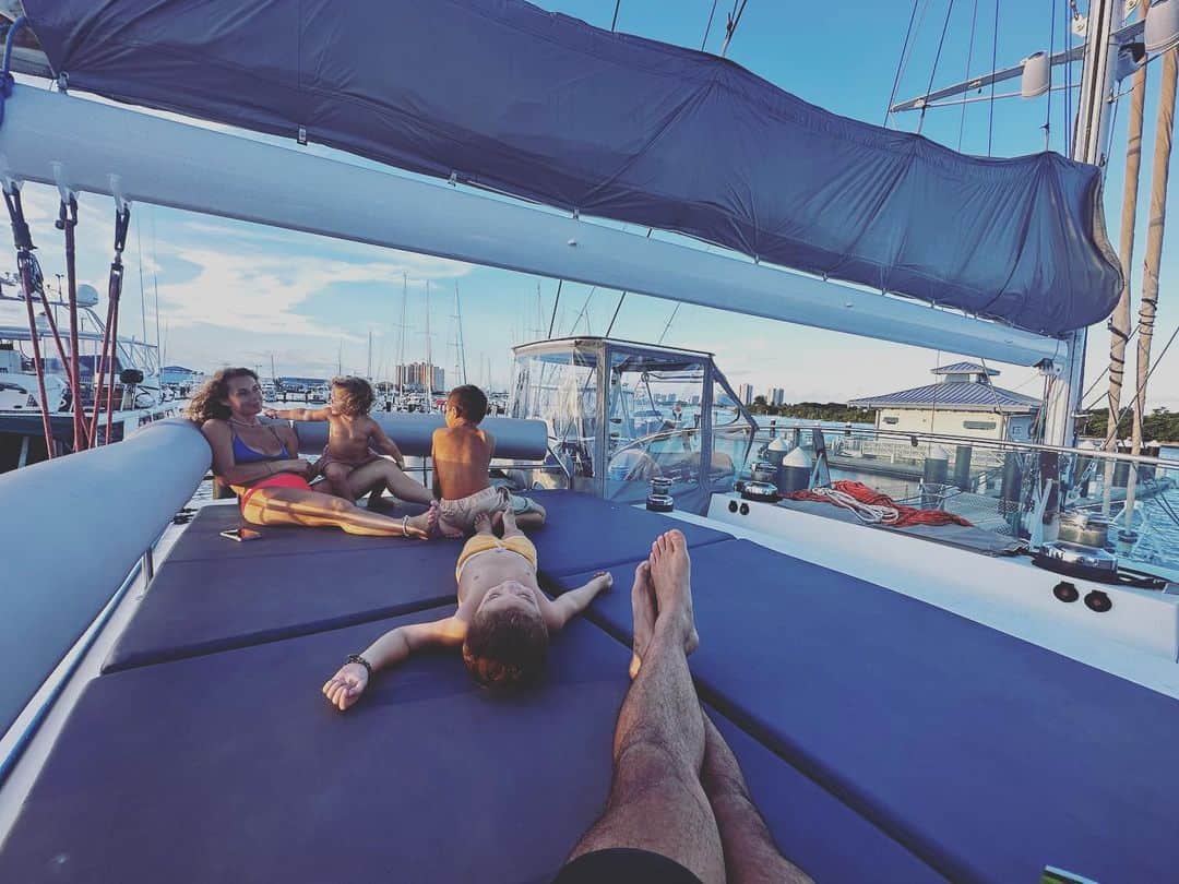アレクサ・ヴェガのインスタグラム：「“Its a pirates life for me” 🎶 Back to boat life and I couldn’t be happier. Vlogs are starting back up! (I think next week) Finally taking you on our crazy journey over the last two years! #lavidapenavega」