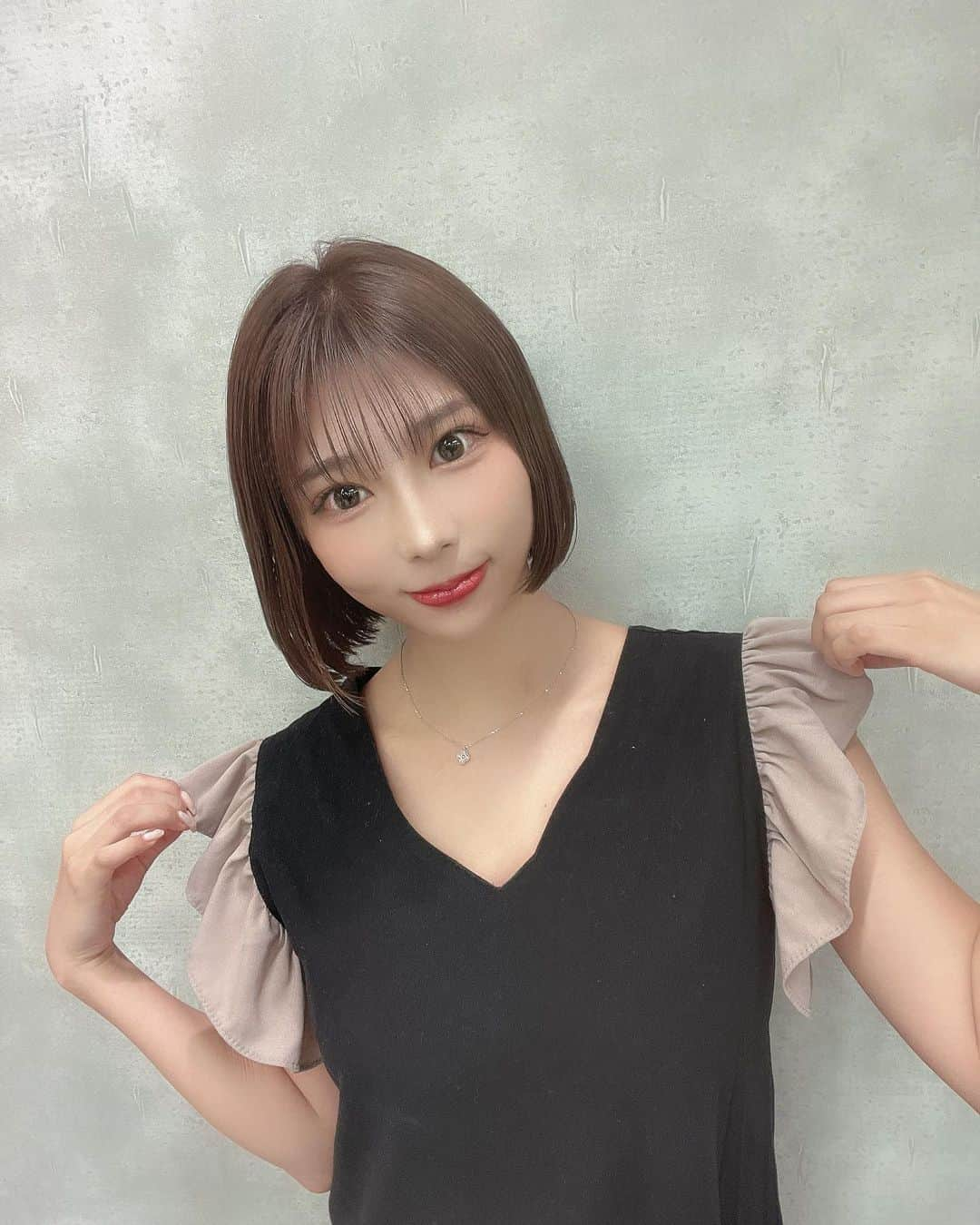 水池愛香のインスタグラム：「髪色変えたよん🥺🫶 私はピンクめっちゃ好きなんだけど、こっちの方が評判よい🤭❤︎ こっちもこっちで自分っぽくて好きだけどね！  みんなはどうかなあ？？  美容院💇 @city.omotesando  担当さん @hirayama_masaya29   にしてもらったよ🧡 めっちゃ髪型も髪色もいい感じでお気に入り🥹✨」