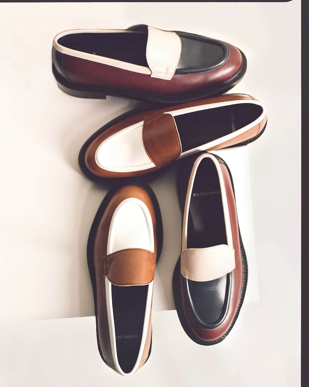 ピエール アルディのインスタグラム：「Bird’s eye view of the John loafers.  Creative Direction & Styling: @MarieAmelieSauve & 20_23 Photographer : @AnnaStokland   #PierreHardy #PierreHardyFW23」