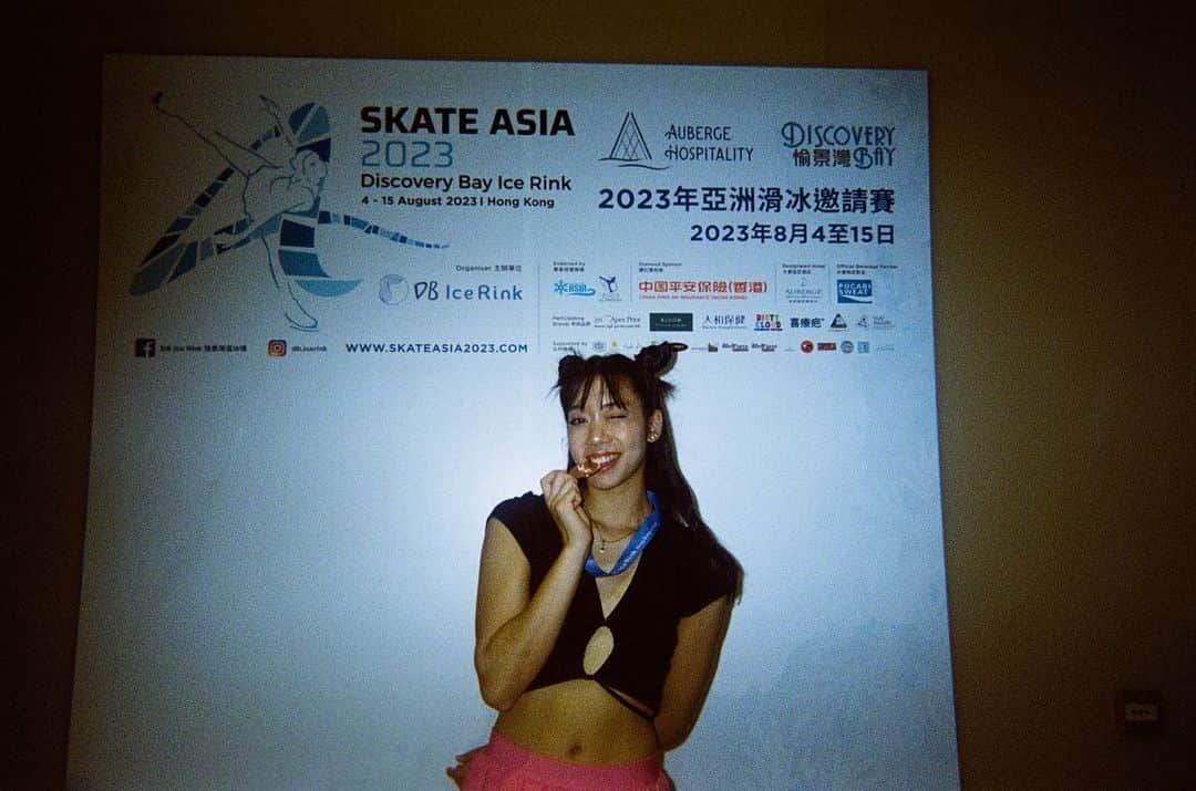 シータ・ラムサムのインスタグラム：「📸 successful shots from my 4 disposable cameras at skate asia ✨」