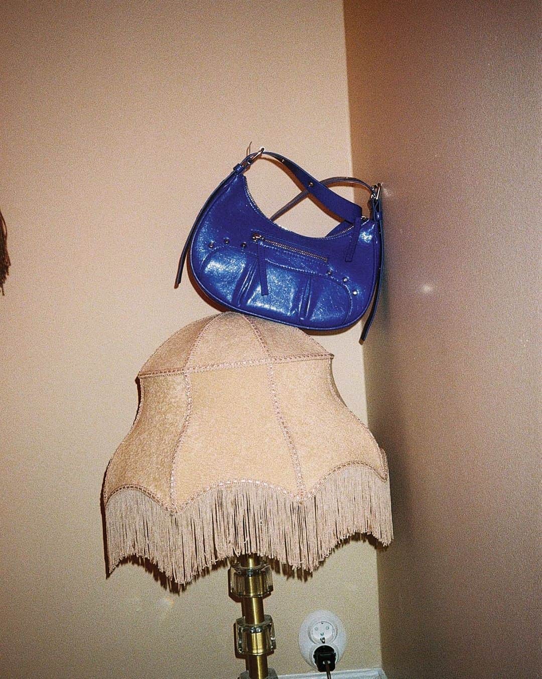 のインスタグラム：「Everything u need to secure that effortless 𝓃𝑒𝓌 𝓈𝓏𝓃 𝓁𝑜𝑜𝓀 – now on monki.com 😚」