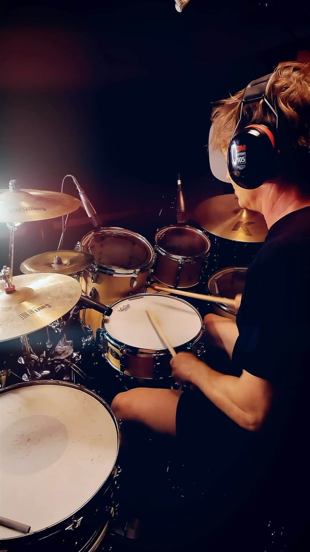 シェーン・ガラースのインスタグラム：「#shedtracks loopin #shanegaalaas  #pearldrums  #zildjian  #remo  #vicfirth  #drumming  #drums」