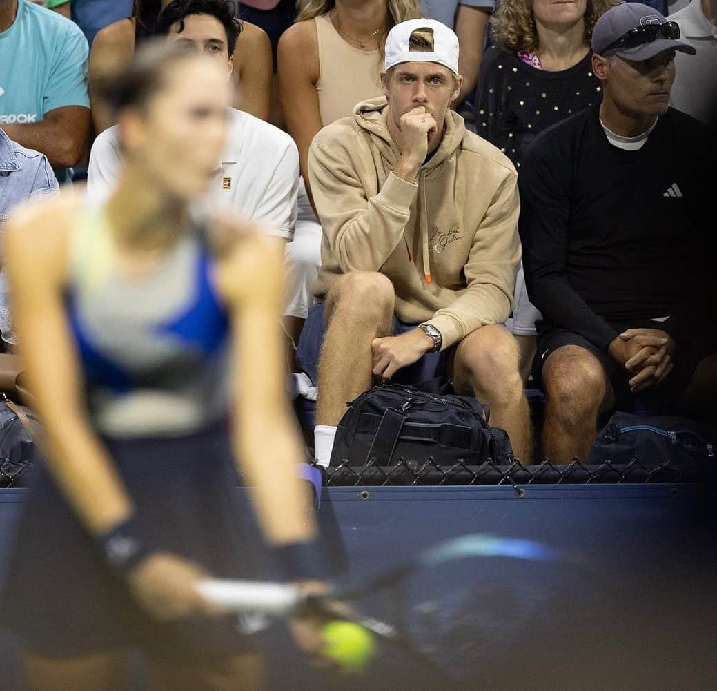 デニス・シャポバロフさんのインスタグラム写真 - (デニス・シャポバロフInstagram)「Little bit different @usopen for me this year! SO proud of @mirjambjorklund’s result here and how hard she fought 💪🏼❤️  📸 @mauriciopaiz」8月30日 23時12分 - denis.shapovalov