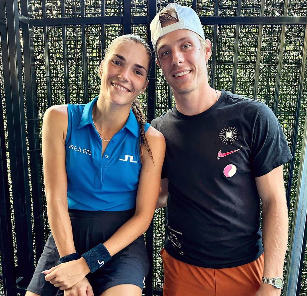 デニス・シャポバロフのインスタグラム：「Little bit different @usopen for me this year! SO proud of @mirjambjorklund’s result here and how hard she fought 💪🏼❤️  📸 @mauriciopaiz」
