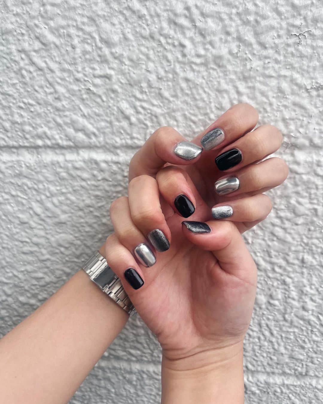 harubo515のインスタグラム：「🪩 悠衣にしてもらったネイル可愛い🫶 #newnails  #cutenails」