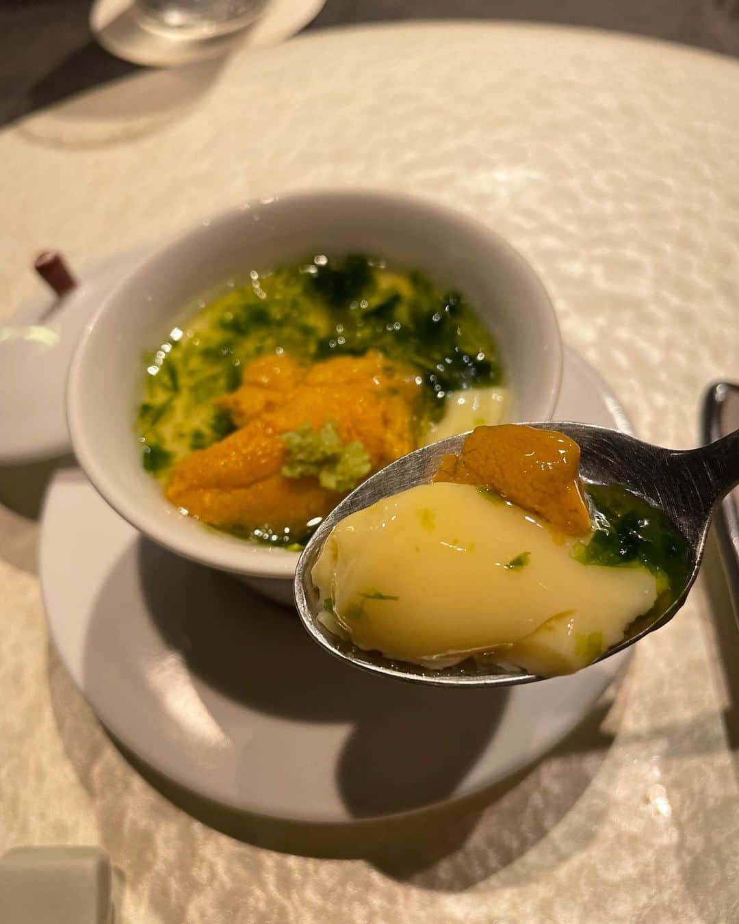 明璃奈さんのインスタグラム写真 - (明璃奈Instagram)「Cuppage Plaza にある Kemuri焼き鳥屋さんが美味しかったぁ♥︎  お供にLa Grande Dame🍾 初めて飲んだ♪ フルーティーで飲みやすくて 美味しかったぁ✨」8月30日 23時18分 - __arina.3