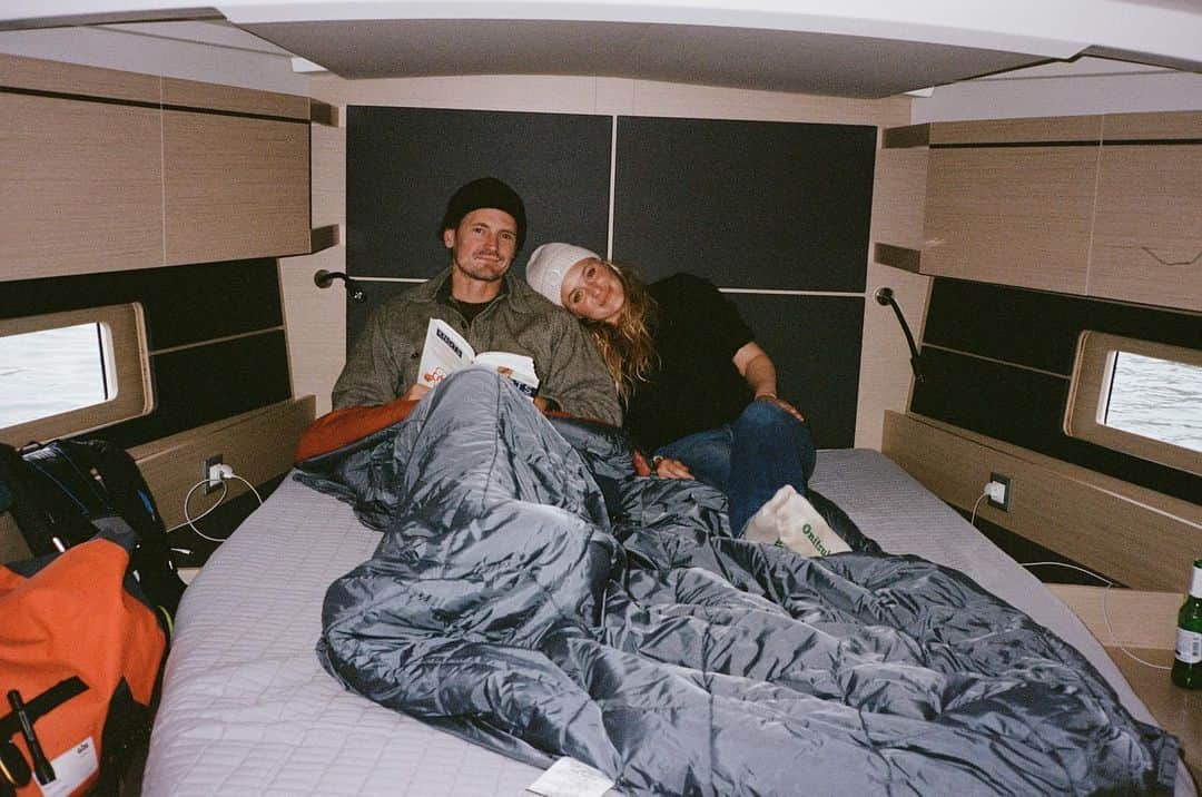 のインスタグラム：「Flashback to our Catalina wine mixer sailing weekend celebrating Josh’s bday ⛵️」