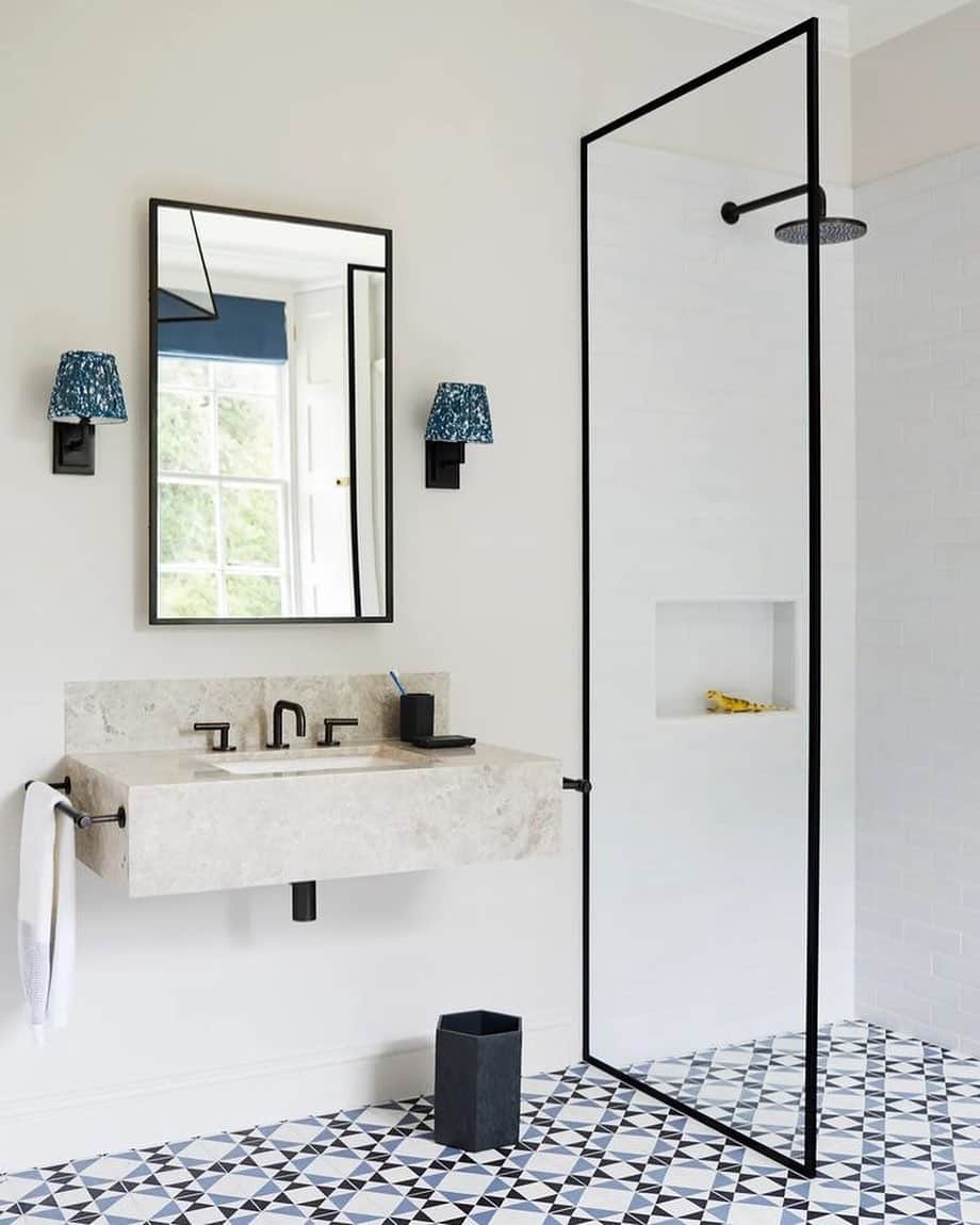 Homepolishのインスタグラム：「We cannot get enough of all the charming juxtapositions in this bathroom by Todhunter Earle @todhunterearleinteriors  Via @houseandgardenuk photo by Alicia Taylor @aliciataylorphotography   #designinspo #bathroomdesign #bathroomlighting #showerdesign #tilestyle」