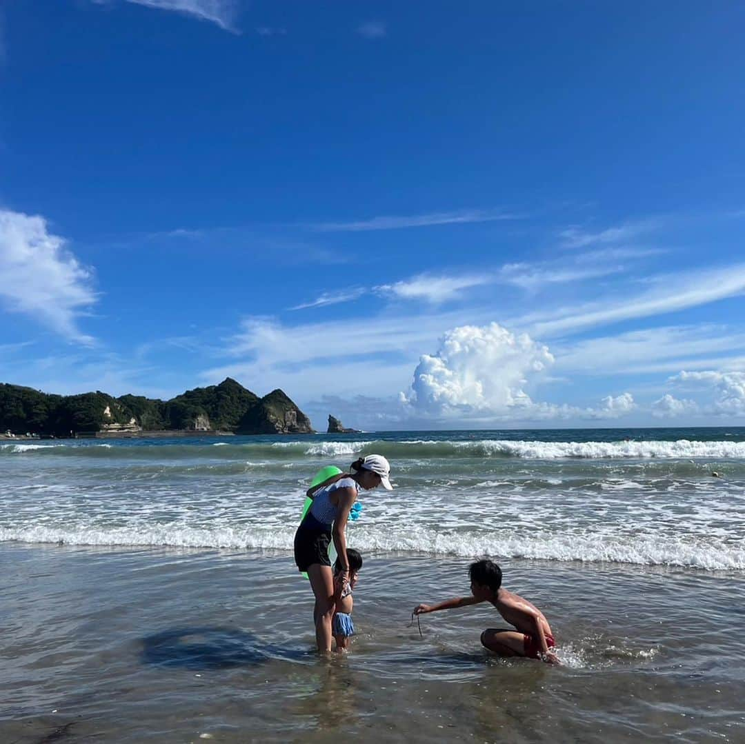 中里さや香さんのインスタグラム写真 - (中里さや香Instagram)「夏の思い出！  甥っ子が珍しく海に行くー！と言い出したのでまた鵜原に行ってきました😆✨  後は御宿にあるプールにも行ってきました😌  夏はやっぱり大好きだなぁ❤️  #pool#sea#プール#海#夏#夏の思い出#summer#鵜原海水浴場 #御宿プール」8月30日 23時48分 - sayakashi1217