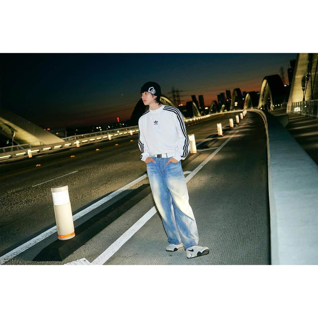 RIIZEさんのインスタグラム写真 - (RIIZEInstagram)「Guitar Hunting Journey #4  【Get A Guitar - The 1st Single Album】 ➫ 2023.09.04 6PM (KST)  💿Pre-save & Pre-order https://riize.lnk.to/GetAGuitar   #RIIZE #라이즈 #RISEandREALIZE #GetAGuitar #RIIZE_GetAGuitar」8月31日 0時00分 - riize_official