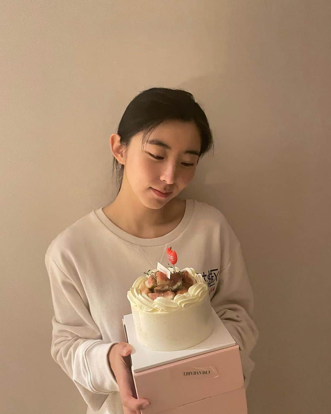 ソヒョン さんのインスタグラム写真 - (ソヒョン Instagram)「권총이 축하를 마지막으로 생일 마무리💛 생일 축하해 주신분들 정말 감사합니다!! 덕분에 진심으로 정말 행복한 하루를 보냈습니다🙏  마음이 참 따뜻한 하루💘 감사합니다🙏🥰」8月30日 23時55分 - kkwonsso_94