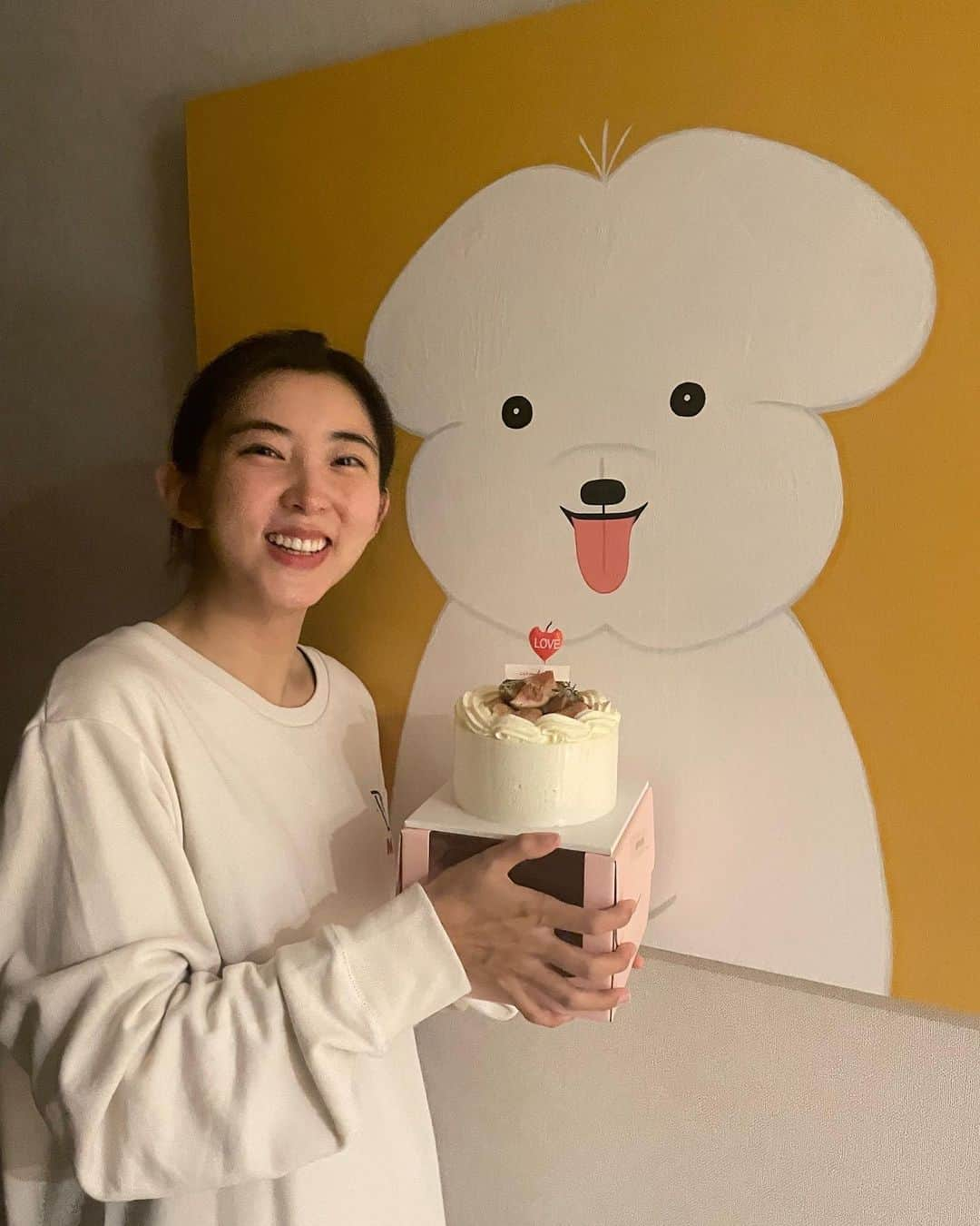 ソヒョン さんのインスタグラム写真 - (ソヒョン Instagram)「권총이 축하를 마지막으로 생일 마무리💛 생일 축하해 주신분들 정말 감사합니다!! 덕분에 진심으로 정말 행복한 하루를 보냈습니다🙏  마음이 참 따뜻한 하루💘 감사합니다🙏🥰」8月30日 23時55分 - kkwonsso_94