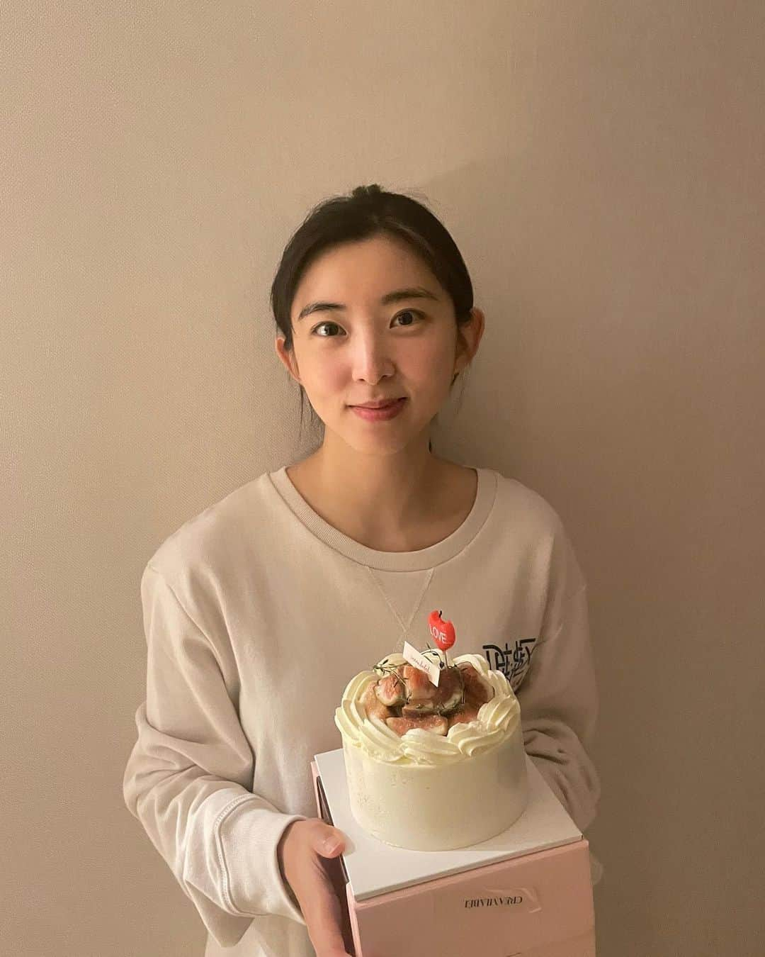 ソヒョン さんのインスタグラム写真 - (ソヒョン Instagram)「권총이 축하를 마지막으로 생일 마무리💛 생일 축하해 주신분들 정말 감사합니다!! 덕분에 진심으로 정말 행복한 하루를 보냈습니다🙏  마음이 참 따뜻한 하루💘 감사합니다🙏🥰」8月30日 23時55分 - kkwonsso_94