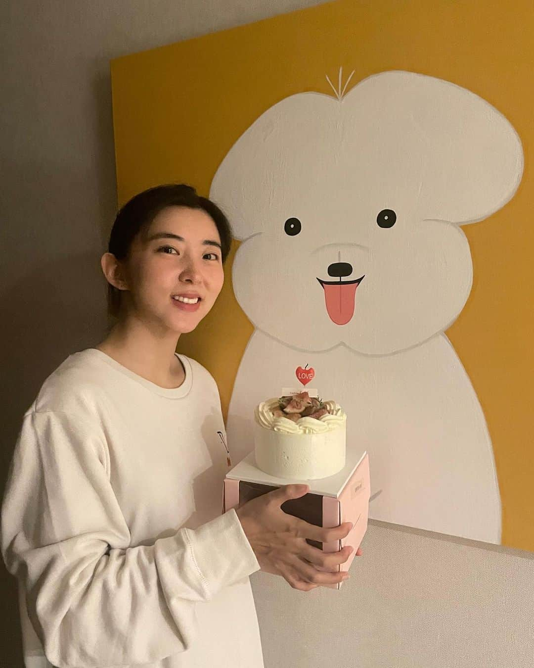 ソヒョン さんのインスタグラム写真 - (ソヒョン Instagram)「권총이 축하를 마지막으로 생일 마무리💛 생일 축하해 주신분들 정말 감사합니다!! 덕분에 진심으로 정말 행복한 하루를 보냈습니다🙏  마음이 참 따뜻한 하루💘 감사합니다🙏🥰」8月30日 23時55分 - kkwonsso_94