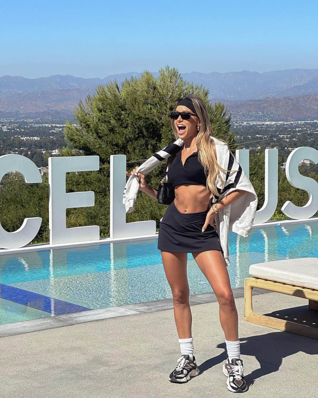 Cindy Pradoさんのインスタグラム写真 - (Cindy PradoInstagram)「@celsiusofficial hands down throws the best events 💪🏼 Grateful to be a part of the team for 4 years now ⚡️ #celsiusbrandpartner #celsiuslivefit」8月30日 23時57分 - cindyprado