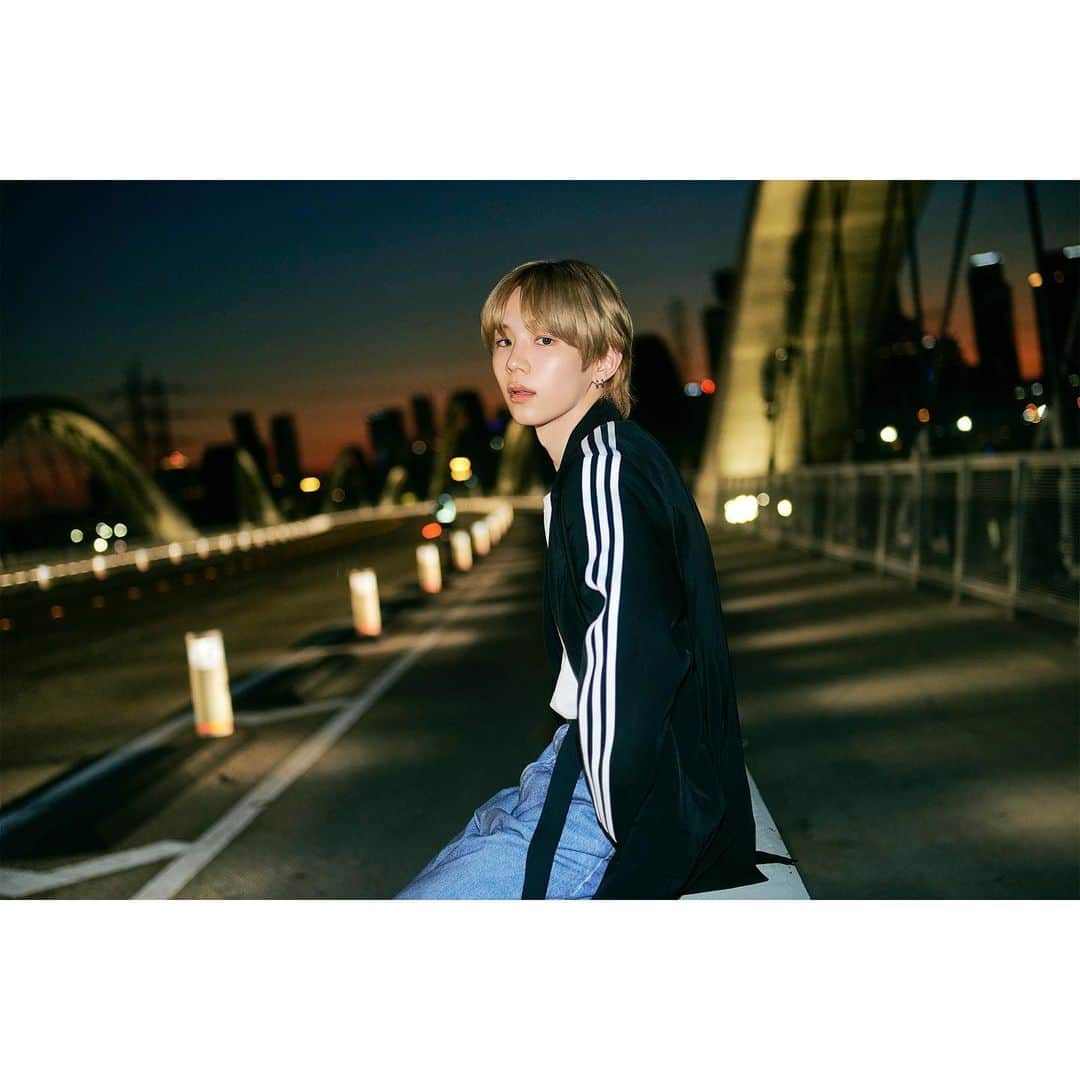 SMエンターテインメントさんのインスタグラム写真 - (SMエンターテインメントInstagram)「Guitar Hunting Journey #4  【Get A Guitar - The 1st Single Album】 ➫ 2023.09.04 6PM (KST)  💿Pre-save & Pre-order https://riize.lnk.to/GetAGuitar  #RIIZE #라이즈 @riize_official  #RISEandREALIZE #GetAGuitar #RIIZE_GetAGuitar」8月31日 0時05分 - smtown