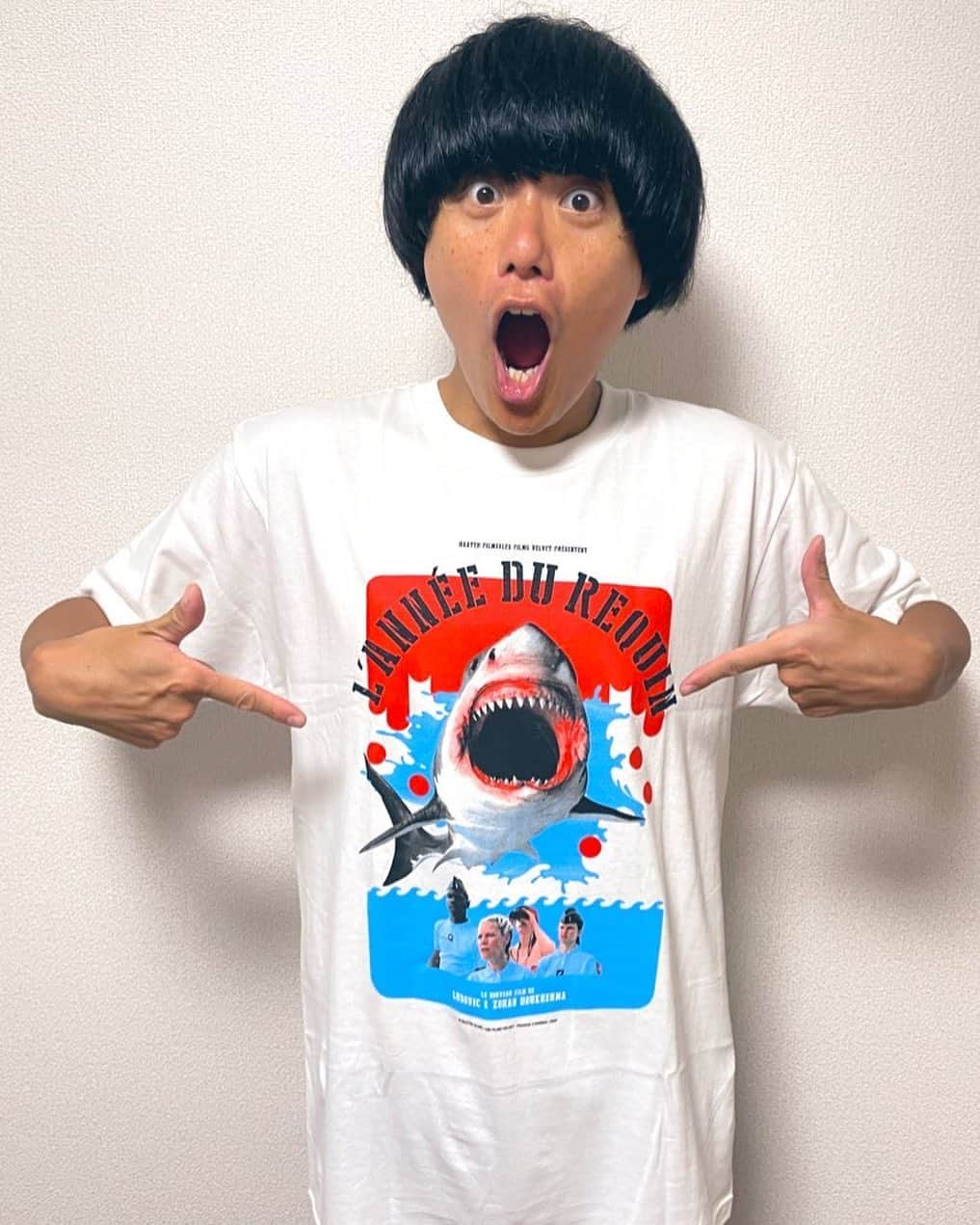 あんこさんのインスタグラム写真 - (あんこInstagram)「シャーク・ド・フランスのTシャツは、この世で1番お洒落なサメT」8月31日 0時06分 - annko.owarai