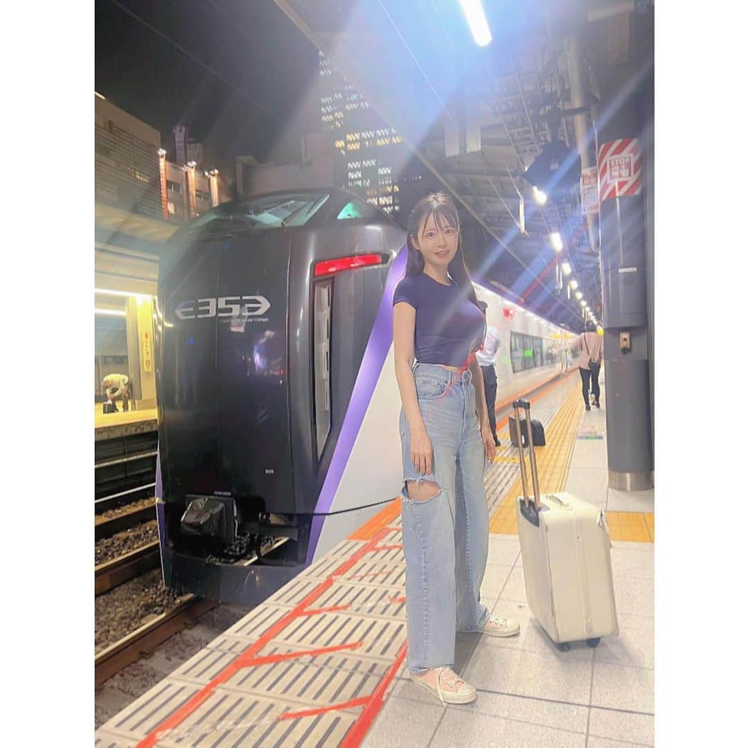 小泉みゆきのインスタグラム：「往復は特急あずさ。 8時ちょうどには乗りませんでしたが。」