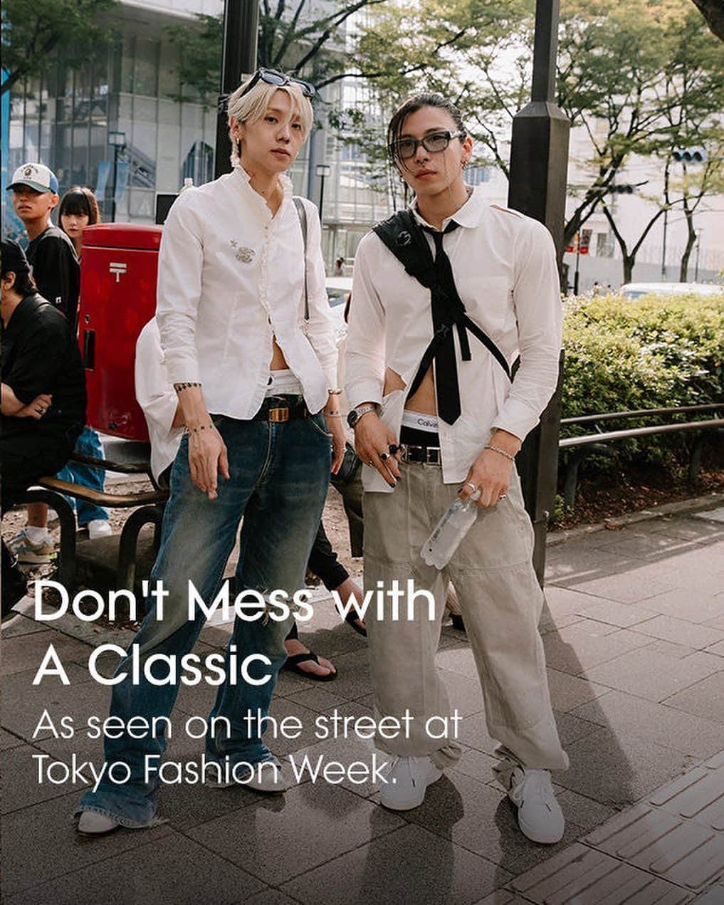 Vogue Runwayさんのインスタグラム写真 - (Vogue RunwayInstagram)「We’re back in Tokyo for the spring 2024 shows, but this time with a new photographer on the ground—Momo Angela (@angelapeachy) —who’s showing us the city through her eyes. As guests make their way to the shows, there seems to be a seasonal uniform shaping up: The white shirt. Twist it, flip it, and reverse it—turns out fashion week uniforms don't differ much from those we wore to school. Stick to what you know, they say. Tap the link in bio for the best street style from #TokyoFashionWeek.」8月31日 0時34分 - voguerunway