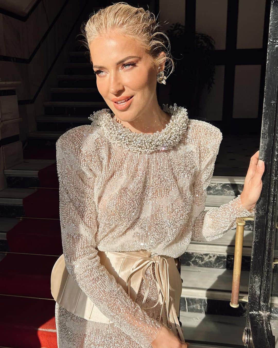 Burcu Esmersoyのインスタグラム：「davete icabet… ❤️ @vsoetrain @unicefturkiye @labrandpr 👌🏼 #davet」