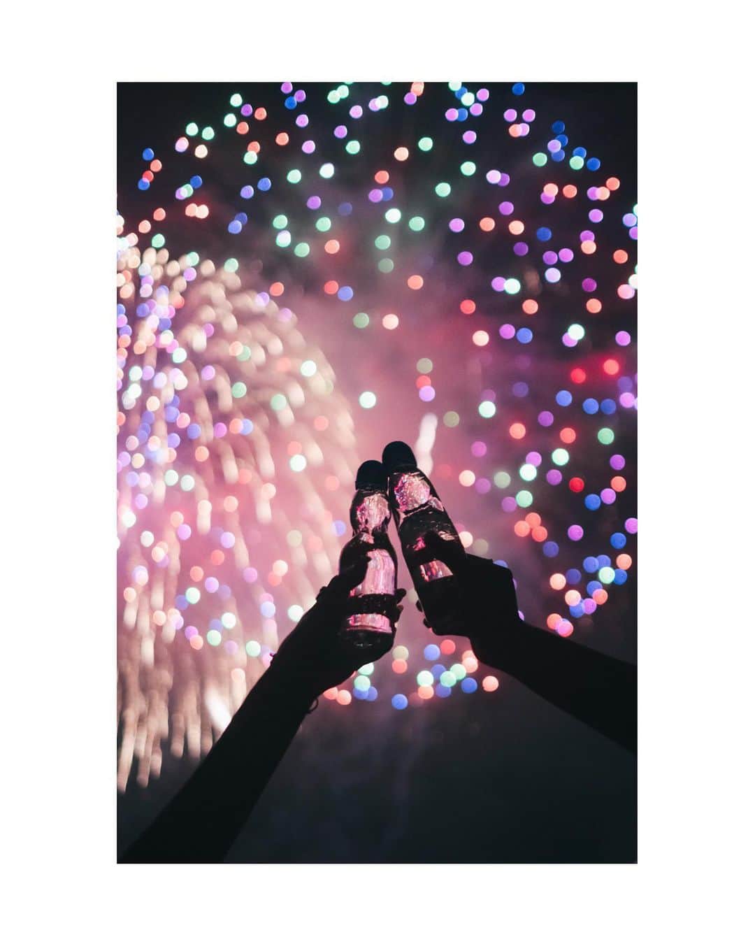 Yuma Takatsukiさんのインスタグラム写真 - (Yuma TakatsukiInstagram)「. . . fireworks . . . . . . いろんな花火の詰め合わせ。 ⁡ 今日はITTOKOで毎月やってる テーマフォトで花火がテーマやったから いろんな花火を集めてみました。 ⁡ 来年こそ花火行きたい。 ⁡ それでは今日もお疲れさまでした！ . Japan X-T4／XF35mmF1.4 R LUMIX S1R／LUMIX S 50mm F1.4 . ―――――――――――――――――――――――――― 関西を中心にフリーランスで活動しています。 Web広告、個人撮影、家族撮影、PR撮影など、 9月以降の撮影依頼募集中です。 ⁡ ⁡Yuma Takatsukiオリジナルプリセットも販売中です。 ⁡プロフィールのポートフォリオサイトからご覧下さい。  またフォトサークルITTOKOという活動をしています。 ⁡ハイライトに色んなイベントをまとめています。 ――――――――――――――――――――――――――」8月31日 0時31分 - yu_umaa06