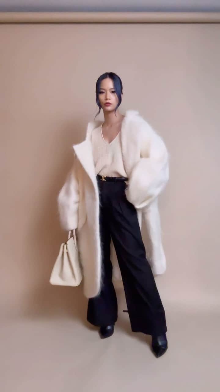 Yukiのインスタグラム：「Fall is my favorite season bc of all the coats I can wear 💕  My outfit details: Coat @kristinakofficial  Sweater @revolve  Pants @commense.official  Belt @celine  Purse @hermes @luxedujour   #ootd #fallfashion #autumnoutfit #falloutfits #outfitinspo #luxedujour」