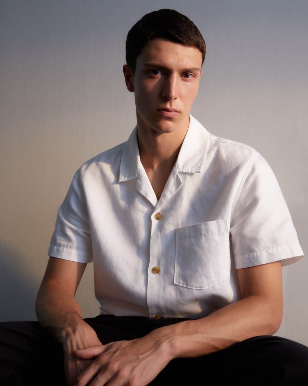 アドリアーノゴールドシュミットのインスタグラム：「Crisp, clean, classic. | The Foster Shirt」