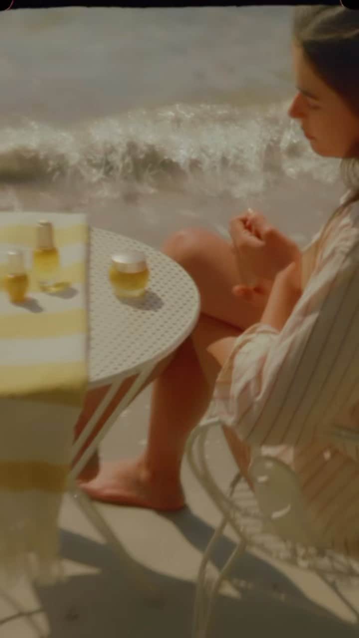 ロクシタンのインスタグラム：「Unveil the radiant glow of youth with our Immortelle skincare products 💛🌼 Embrace the beauty of each day with renewed looking skin. #YouthfulSkin #ImmortelleMagic #LoccitaneSkincare #naturalbeauty」