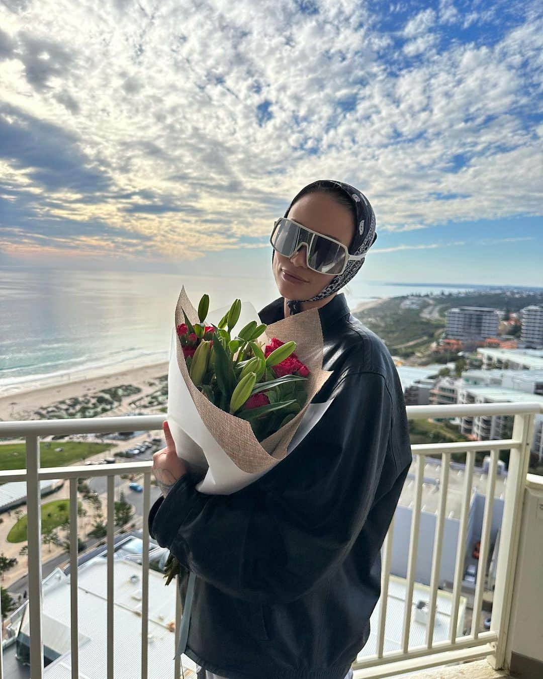ケイリン・ルッソのインスタグラム：「Pt 2: My dad really put me on and put all of his energy to make sure the world saw me and I’m soooo grateful like truly, the lotus in my heart is in full bloom. It makes me happy to see him happy. I am proud of him and I appreciate him. + @unwrittenlawofficial   I’m am also so excited because I feel like I got to practice in the shadows of Australia for the past month so I’m about to SHUT IT DOWN anywhere next. We called it ninja training ✅  Australia, you were very beautiful and kind. You will be seeing me again very soon, thank you for naming all your children after me I hope that my presence makes you proud of that decision cause I’m not sorry I made a hard techno song called boys taste like drugs   The family affair was also really good, and weird and annoying and everything in between. Some shit did hit the fan, some moments were extra tender. Andddd I la la la la la la la la la la la la la la (all of the light’s melody) lOVE BOUNDARIES and MINDING MY BUSINESS . Period. I realized how important it is to stand your ground and say what you NEED to say so that you can create a healthy ecosystem with people you are going to be around AND want to be around! u can do it in a nice way, people always think it’s offensive to say what needs to be said or their scared to offend someone. It’s never offensive to tell people you’re around what u need to feel comfortable so y’all can keep chillin ! Don’t forget that! It’s not offensive to take space for yourself.   A sailor doesn’t become a sailor in smooth water or whatever.  My brother coco came out for about a week and lifted everyone’s spirits because he is a literal angel and is now the official vibe check.   and my dear dear Dawanna My manager, you’re my twin. Thank you for believing in me the way you do and showing me to fucking HUSTLE~ sorry aus but we got ya asses. I’m so happy this made us grow so fucking strong ~ anyone that wants this energy. Please contact dawanna@thankdw.com or cailinrussobusiness@gmail.com」