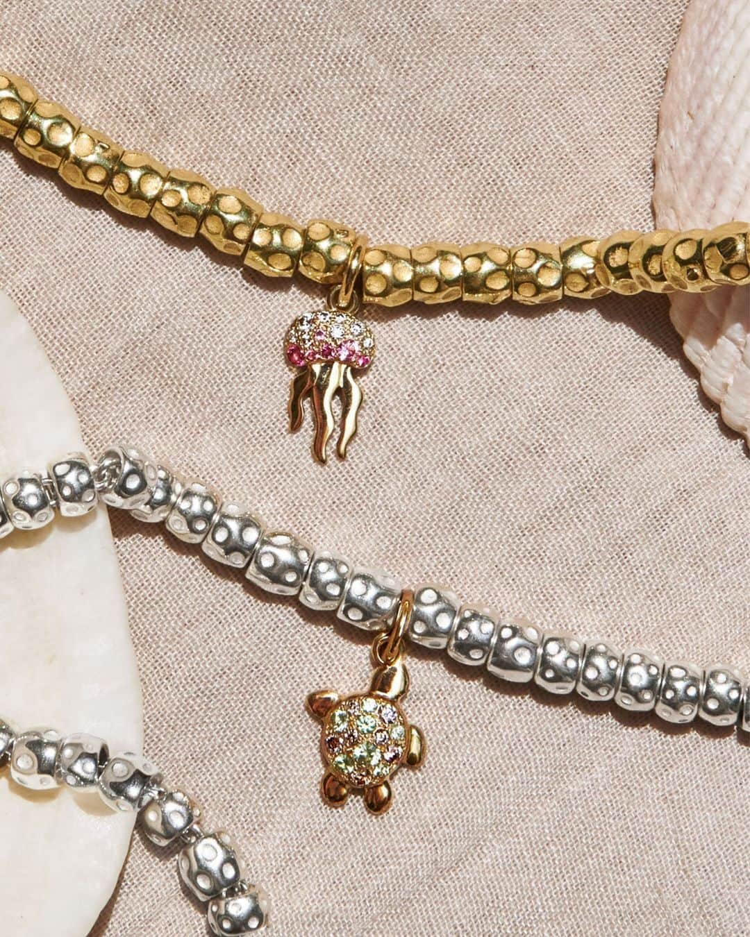 ドドのインスタグラム：「Summer swims off as a precious memory, encapsulated by diamond Jellyfish and Turtle charms.​⁣ ​⁣ #DoDoSummer​⁣ #DoDoGranelli​⁣ #DoDoCharms​⁣ #DoDoJewels」