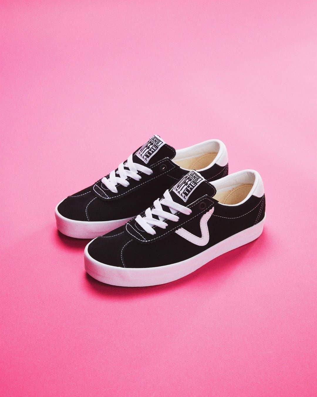 vans girlsのインスタグラム：「Retro inspired: the Sport Low. Available at the link in bio.」