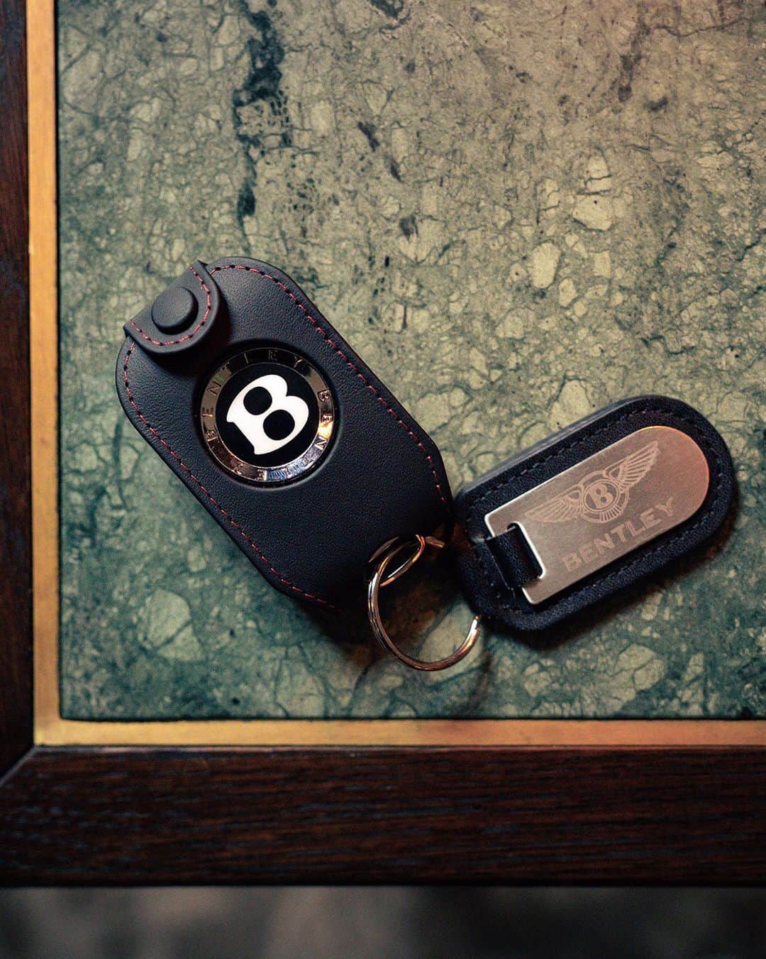 ベントレーのインスタグラム：「Unlock the extraordinary...   #Bentley’s Extraordinary Journey UK is an exclusive driving experience where you can explore some of the most spectacular British landscapes, from behind the wheel of an unforgettable British car.」