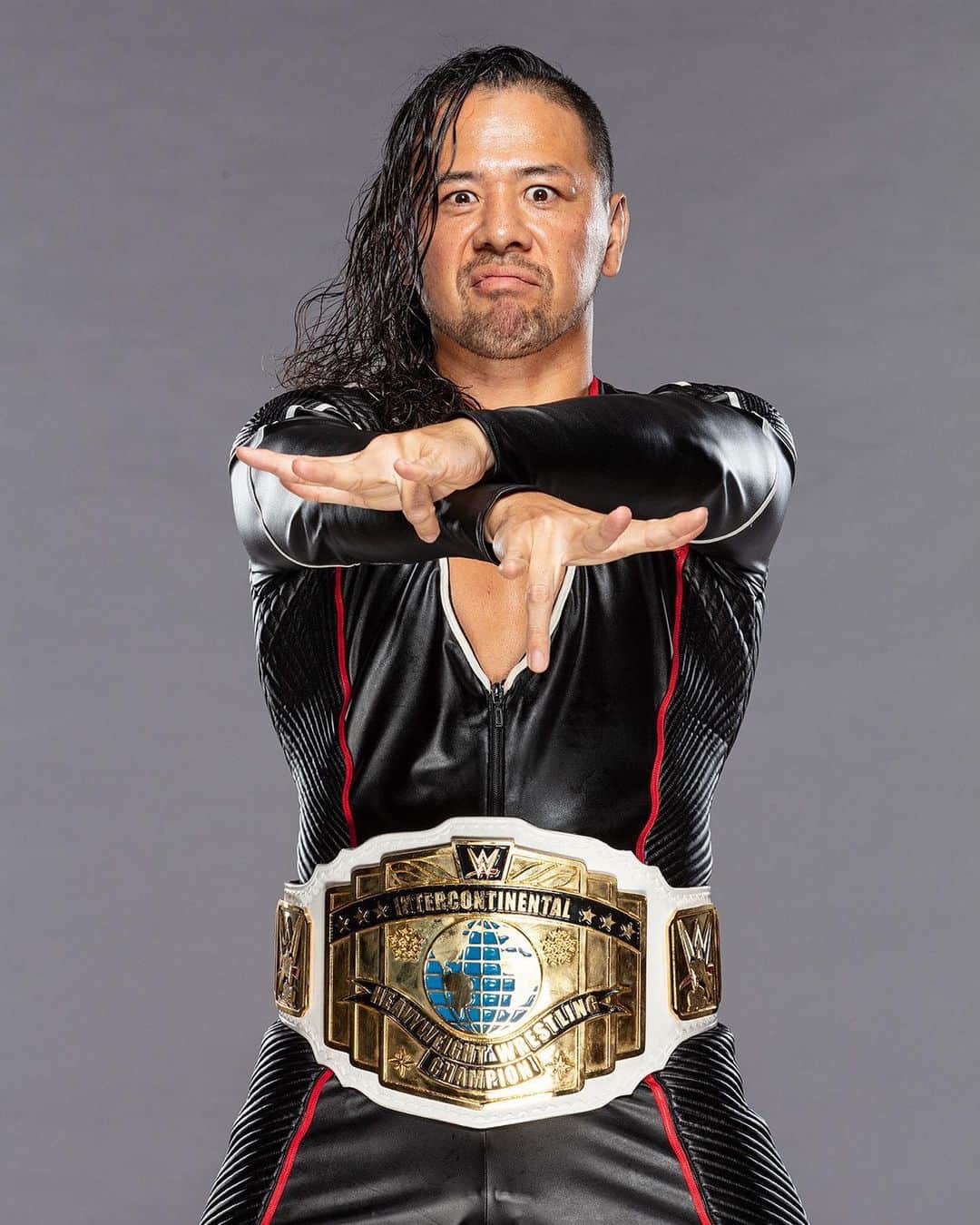 中邑真輔さんのインスタグラム写真 - (中邑真輔Instagram)「Can @shinsukenakamura add the World Heavyweight Championship to his list of accomplishments THIS SATURDAY at #WWEPayback? 🤔」8月31日 1時02分 - shinsukenakamura