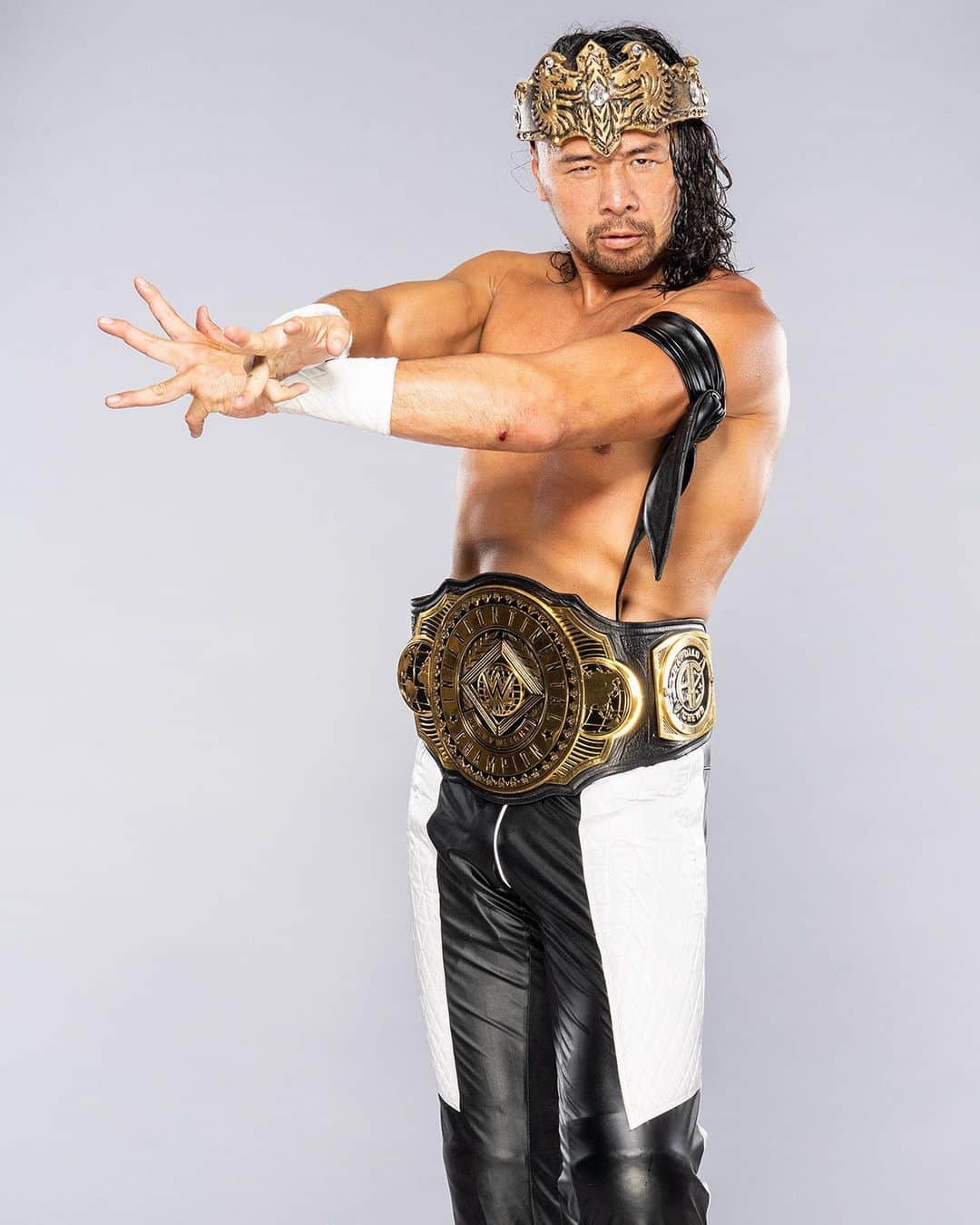 中邑真輔さんのインスタグラム写真 - (中邑真輔Instagram)「Can @shinsukenakamura add the World Heavyweight Championship to his list of accomplishments THIS SATURDAY at #WWEPayback? 🤔」8月31日 1時02分 - shinsukenakamura