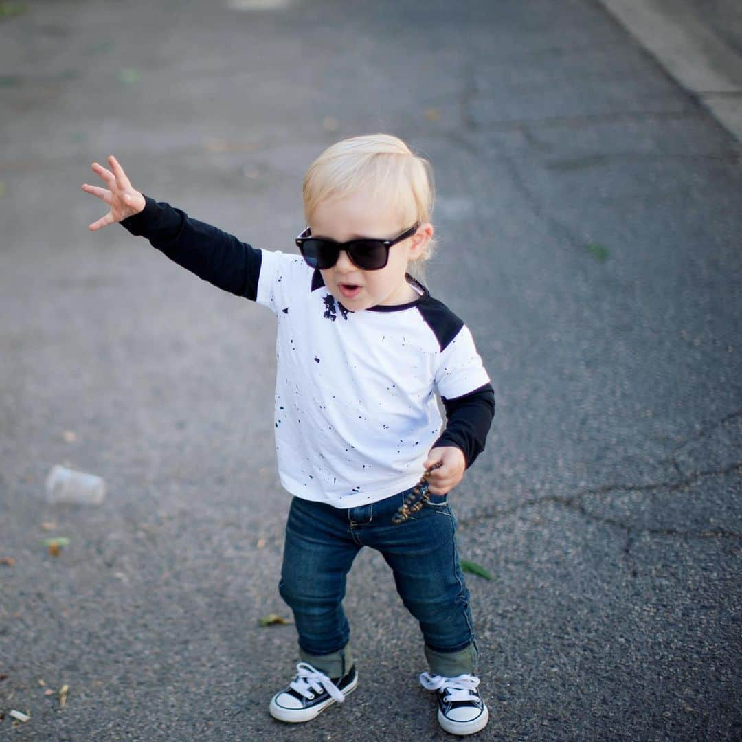 エイミー・デビッドソンのインスタグラム：「Baby Lennox 🕶️ doin his HUMP DAY Happy Dance! Throw down a🕶️and join him!」