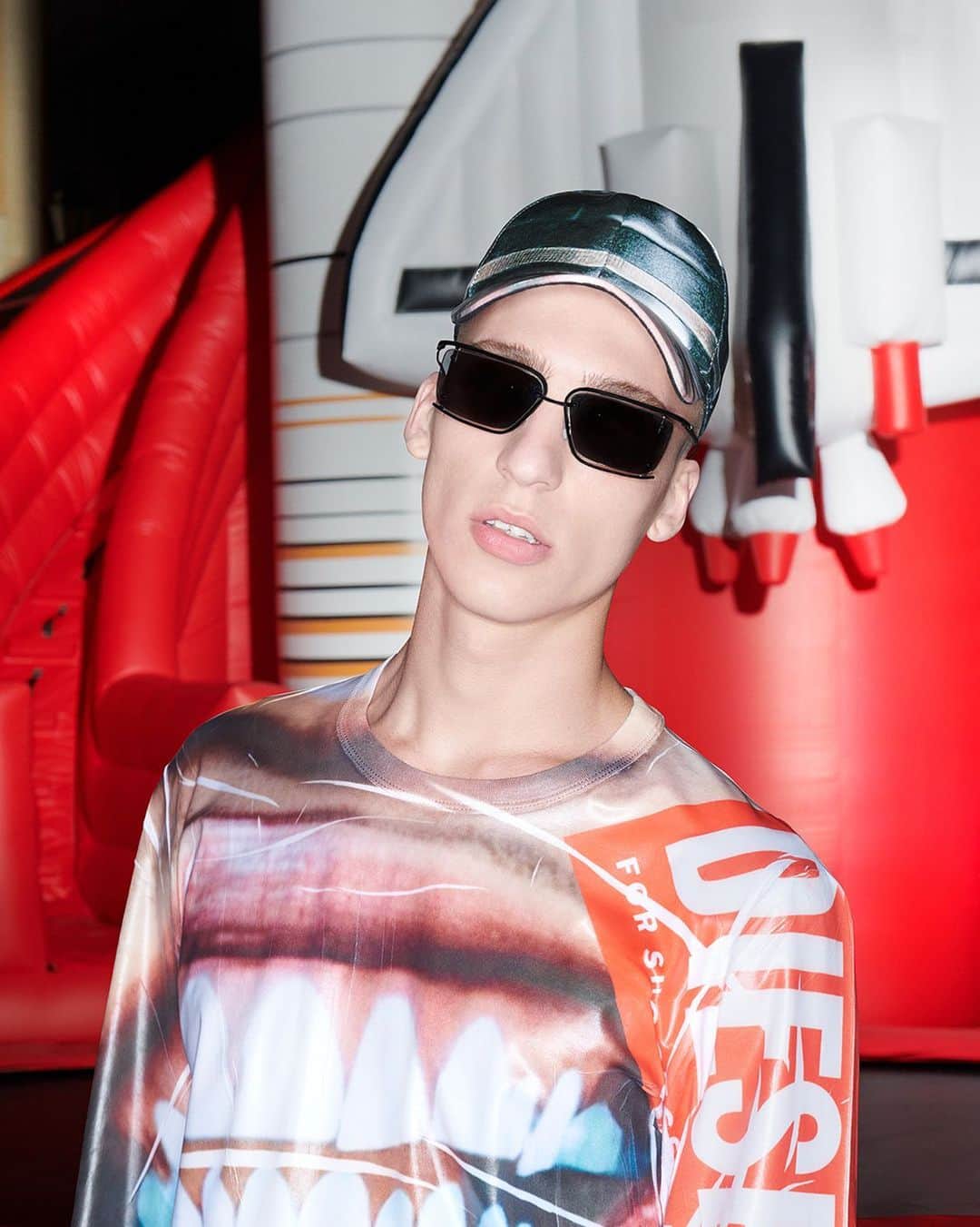 ディーゼルのインスタグラム：「Grin and bear it.    Tap to shop and discover new Diesel sunglasses and ready-to-wear from the #DieselFW23 collection at the link in bio.    #ForSuccessfulLiving」