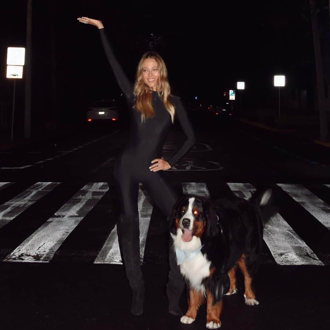 バネッサ・ハッペンコゼンのインスタグラム：「2 años de Chewbacca!  Cada travesura vale toda la pena….🤩 @chewbaccatheberner」