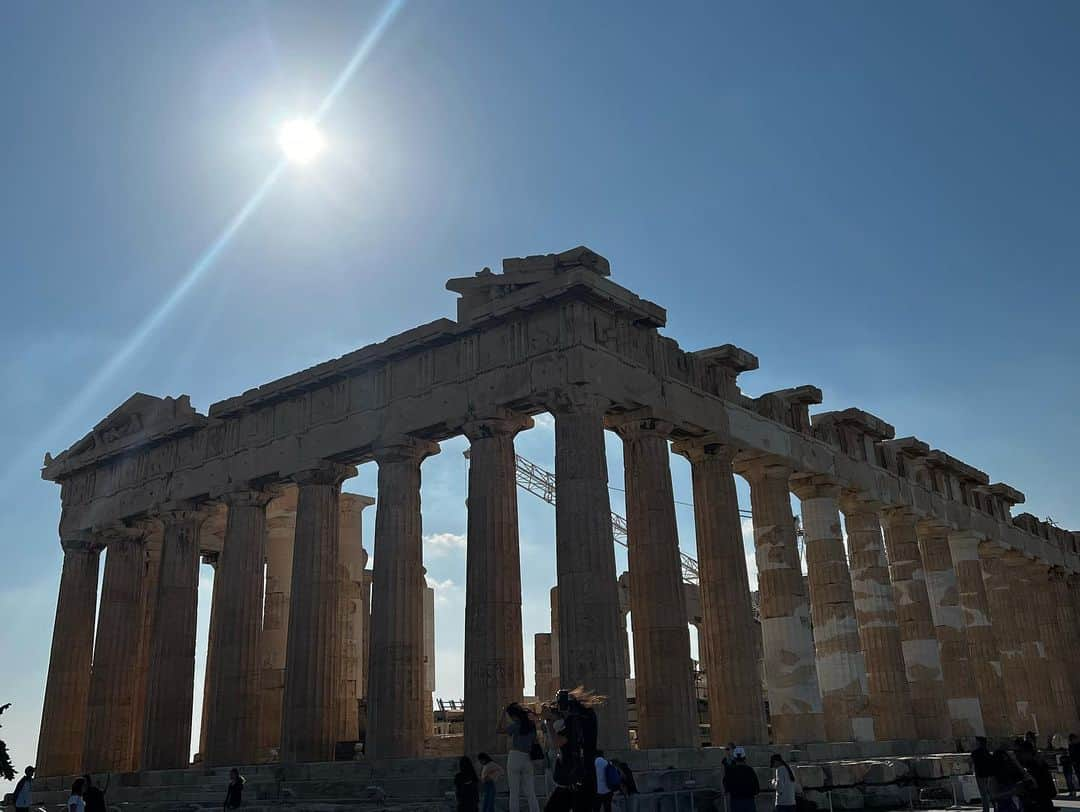 白石小百合さんのインスタグラム写真 - (白石小百合Instagram)「. 🏰Acropolis × Fullmoon🌕  いつぞやの満月ピークタイムのアクロポリス🇬🇷💙 本日のブルームーンに寄せて投稿します🩵🩷  満月の日は不思議な夢をよく見るのだけど、この日の夜は、女神たちと一緒に踊ったりしていて、とっても楽しい夢だったな💃🎵  あ、ほぼ毎月撮ってる月の写真をストーリーにまとめました！ 月とか太陽とか夕陽とか、昔から好きすぎるみたいで、つい撮ってしまう🤍  毎月1日の Whitteマンスリーフレグランス 次回はフルムーンの香りの予定です🤍💙 公式インスタ @whitte_official 明日お知らせします☺️  #pastphoto  #Greece #athene #acropolis #ἀκρόπολις  #bluefeelings💙  #travel #travelphotography #moonaddict #fullmoon #forbluemoon #小百合旅」8月31日 11時28分 - sayurishirais