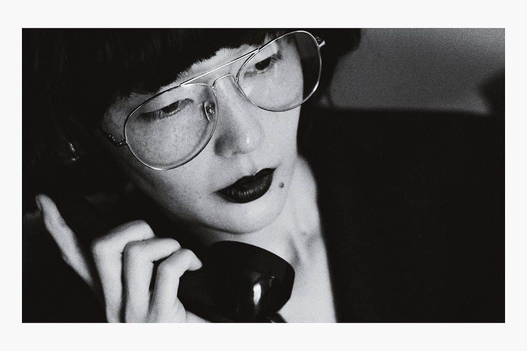 のインスタグラム：「🖤📞  photographed by @sammariesaint」