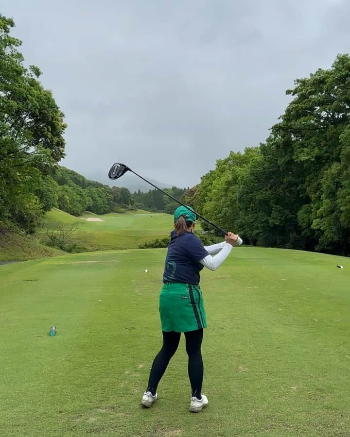 川原由維のインスタグラム：「【佐賀クラシック💚】  #ゴルフ #golf #ゴルフ女子 #女子プロゴルファー #景色最高 #お天気最高 #ping #tommyhilfiger #jackbunny #eyevol #fhoto #ralphlauren #ralphlaurengolf #footjoy #アルチビオ #デサント#fr2golf #ゴルフレッスン #佐賀クラシックゴルフ倶楽部」