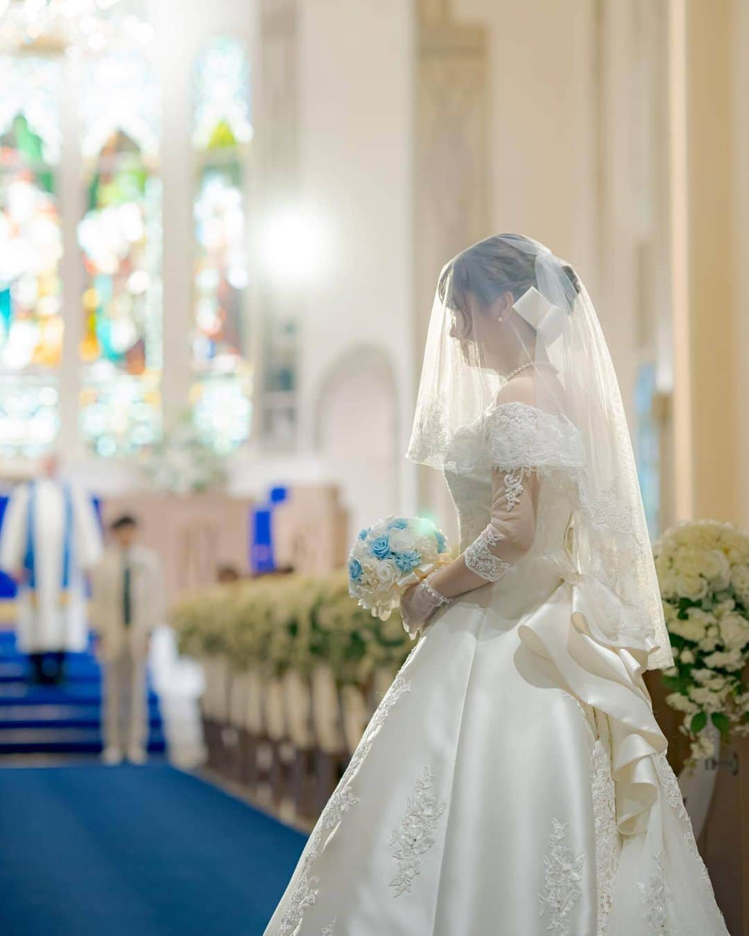 ♡プラコレWedding·⋆*さんのインスタグラム写真 - (♡プラコレWedding·⋆*Instagram)「. @placole_dressy【#DRESSY花嫁 】 【#プラコレ】をつけて投稿&フォローしてね♩ . ＝＝＝＝＝＝＝ . 憧れのベールショット🤍  ウェディングベールには 「花嫁を邪悪なものから守る」という意味が込められており 花嫁さまをより神聖なものにしてくれます＊  ふんわりとベールに包まれた写真を残してみてください💍✨ . ＝＝＝＝＝＝＝＝ 👗photo by... @s.ecret___b さま @kaooooori_091 さま @ykht_wedding さま @k_ritzwd さま @swlmk_107 さま ＝＝＝＝＝＝＝＝ . 『#DRESSY花嫁』『#プラコレ』の ハッシュタグをつけて写真をUPしてね✦ 花嫁アプリ『DRESSY by プラコレ』の 記事に掲載＆リグラムされるかも♩ . みなさまからのいいねや保存 コメントをお待ちしています♥️ 「このウェディングドレス可愛い！」 「ヘアスタイルも気になる！！」 「今の花嫁さんの流行りは！？」etc. . ＝＝＝＝＝＝＝＝ 花嫁アプリでは、 プロのアドバイザーに結婚式の相談を何度でも♡ ウェディングドレスの記事や、 自分のウェディングレポを残せちゃう♡” . >>>TOPのURLからcheck ⋈ @placole_dressy >>>結婚のご相談は プラコレウェディングアドバイザーへ♡ @wedding_adviser >>>ウェディングレポを残したいなら、 farny by プラコレをcheck ✎ @farny_wedding >>>花嫁準備に欠かせないアイテムをお探しなら placole & dressy Beauty をcheck ❁ @dressy_beauty_ >>>素敵なドレスに出会いたい花嫁さま♡ @dressyonline_をcheck >>>おしゃれなファミリーフォトは ドレシーベイビーをcheck 𓏸 @dressy.baby >>>鎌倉にOPEN”お花とドレスと紅茶のカフェ” @dressyroom_teaをcheck𓌉𓇋 . ＝＝＝＝＝＝＝＝＝＝＝＝＝＝＝＝ . #一度きりの人生一度は魔法にかけられて #花嫁 #卒花嫁 #結婚 #結婚式 #試着レポ #farnyレポ #2023秋婚 #2023冬婚 #2024春婚 #2024夏婚 #カラードレス試着 #ドレス試着 #ドレス試着レポ #ドレス選び #カラードレス #カラードレス迷子 #ウェディングドレス #ドレス迷子 #ドレスフォト #ウェディングフォト #ベール #ウェディングベール #ベールショット #ベールフォト #前撮り」8月31日 12時01分 - placole_dressy