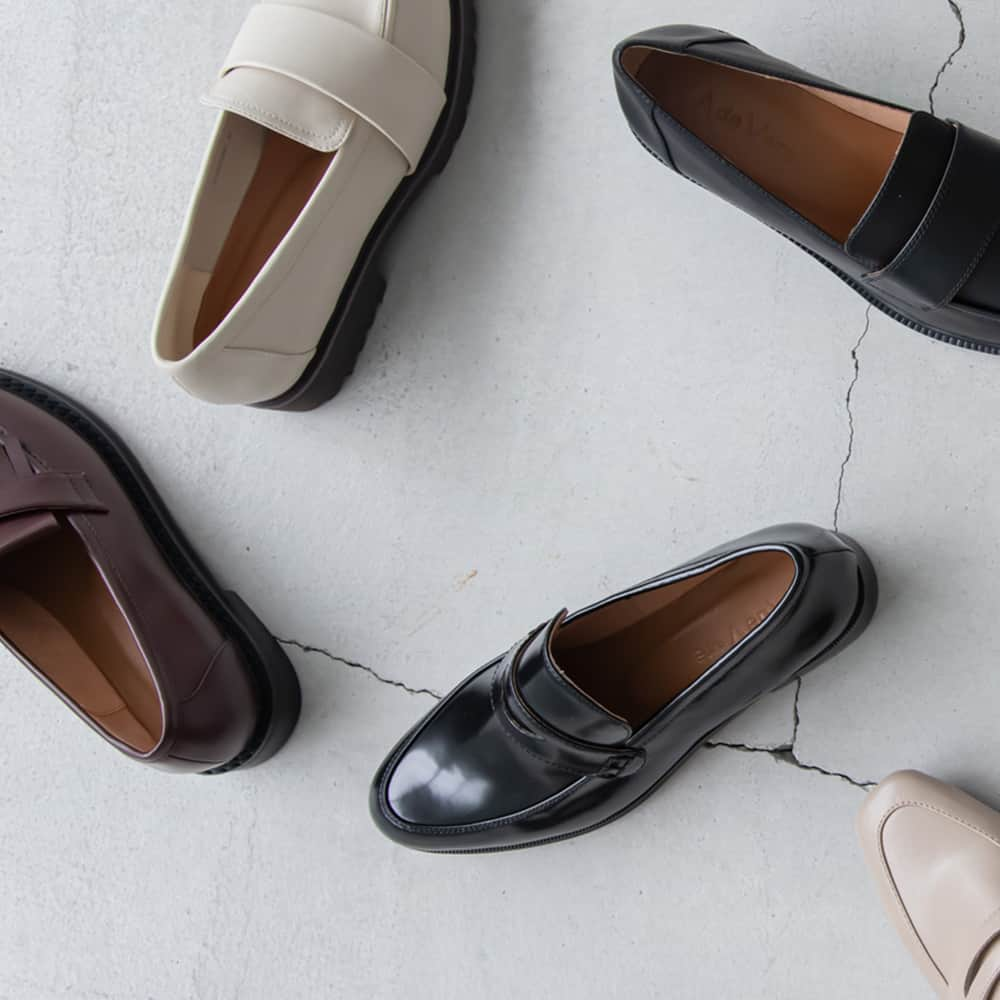 AdeVivreのインスタグラム：「loafer collection 2023 autumn&winter  秋らしい足元にアップデートしてくれる、タイムレスな魅力を持つローファー。  *取り扱い店舗 ルクアイーレ店 エキエ広島店 大船ルミネウィング店 横浜ジョイナス店 オンラインストア . . オンラインストアはいつでも送料無料（備品を除く） ご自宅でのオンラインショッピングをお楽しみください @adevivre . .  #adevivre #shoes #new #靴 #japan #fashion #outfit #shoes #loafer #leather #アドゥヴィーヴル #ローファー #革靴 #革靴女子 #ローファーコーデ」