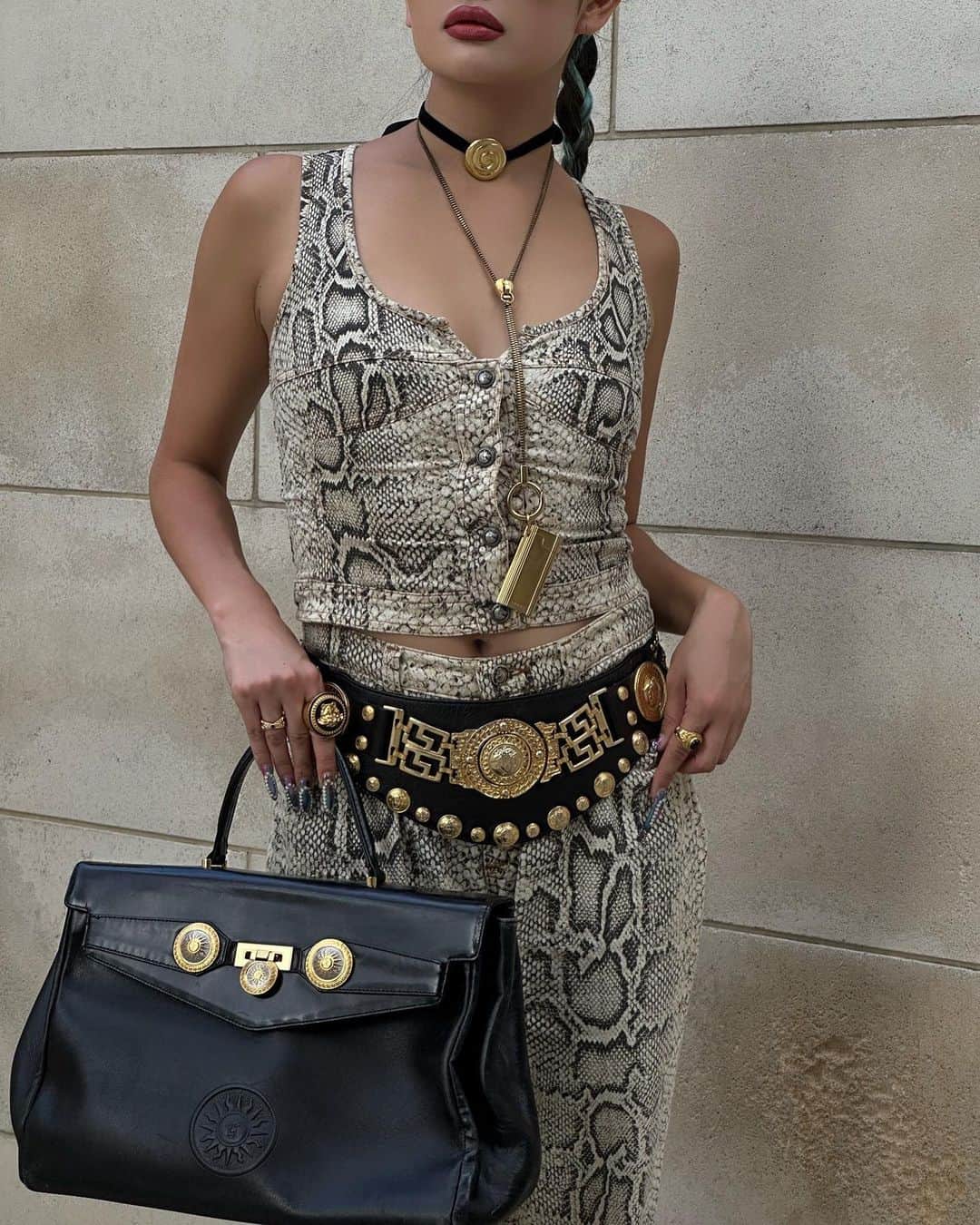 moanaのインスタグラム：「I used to be skinny but I'm still funky🐍」