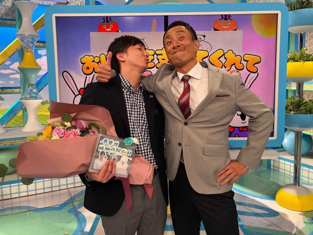 ABCテレビ「おはよう朝日です」さんのインスタグラム写真 - (ABCテレビ「おはよう朝日です」Instagram)「きょうでおは朝を巣立つ 🌸鷲尾アナ＆大野アナ🌸  放送後に出演者･スタッフで お別れ会をしました😭  鷲尾アナ2年半､大野アナ3年❗️ 長い間おは朝を支えてくれて ありがとうございました🙇  おは朝を卒業しても 次のステージでがんばってください🔥」8月31日 4時06分 - ohaasaofficial